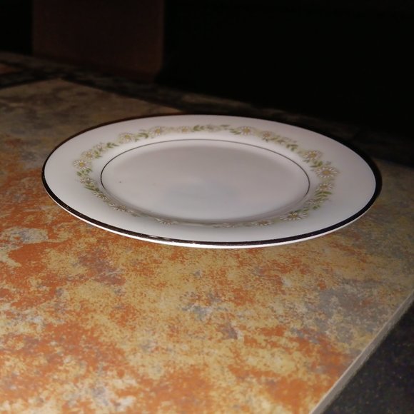 Noritake small plate.  "Trilby" Daisey Pattern. - Picture 2 of 5